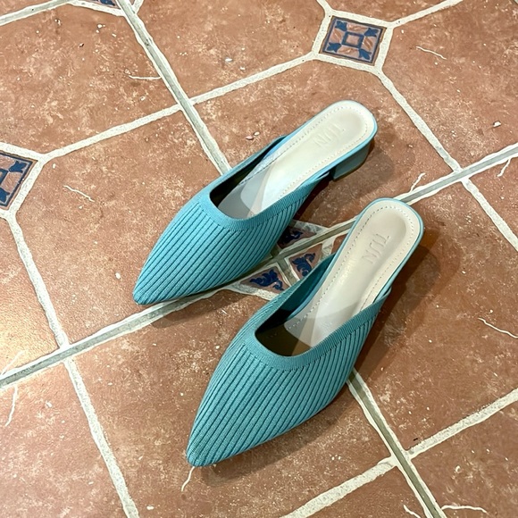 Pointed-toe mules - Picture 2 of 4